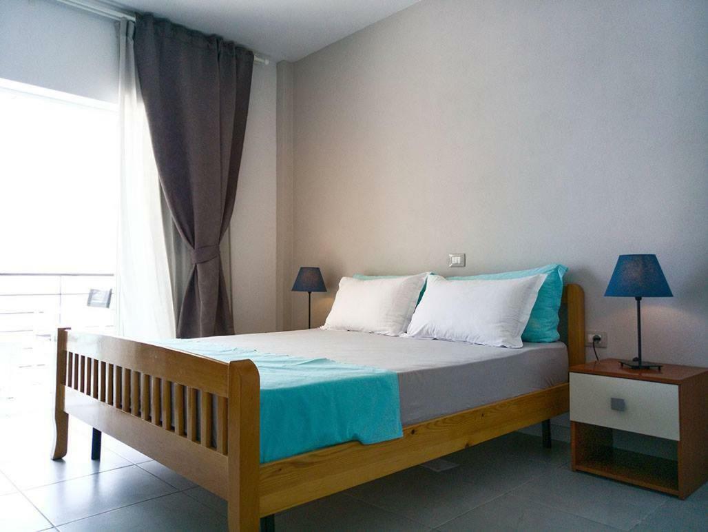 Sunset Boulevard Hotel Qeparo Bagian luar foto